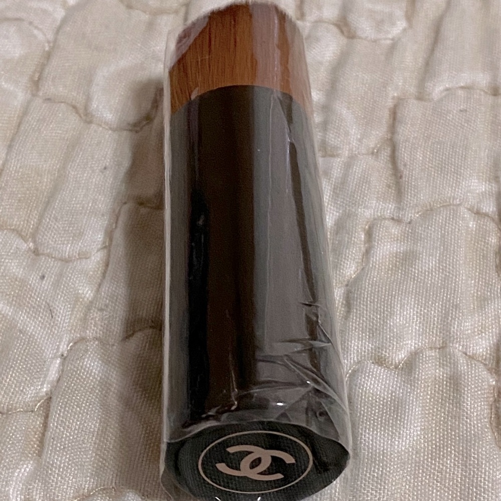 Chanel Les Beiges makeup brush